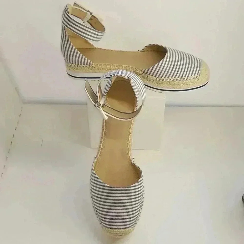 NORDSTROM SIGNATURE ROSI SANDALS - Picture 5 of 8